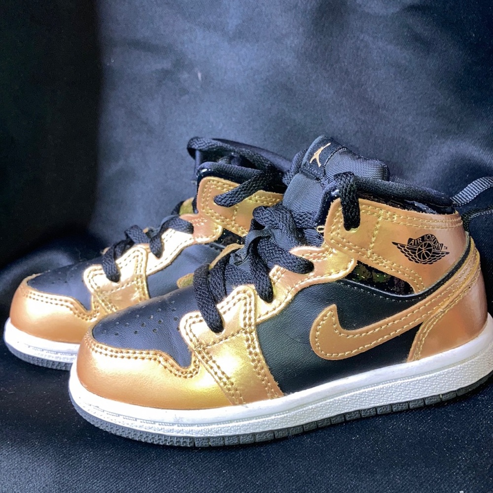 Air Jordan 1 mid toddler